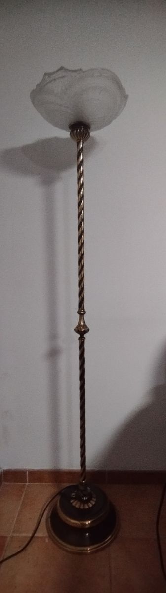 Lámpara de rincón preciosa