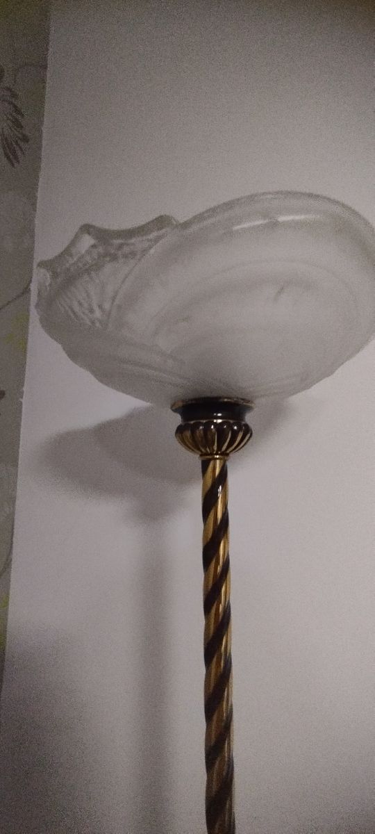 Lámpara de rincón preciosa