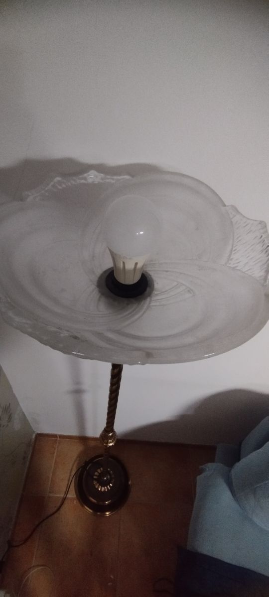 Lámpara de rincón preciosa