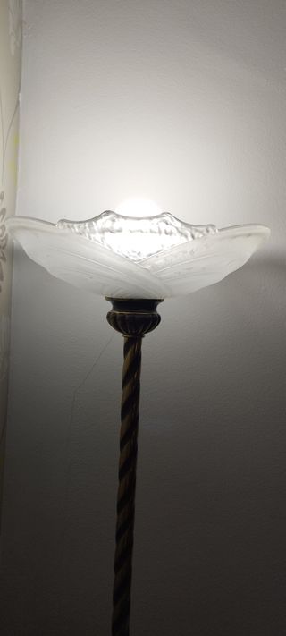 Lámpara de rincón preciosa