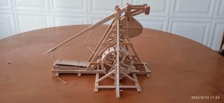 Maqueta Trebuchet con Escudo de Armas