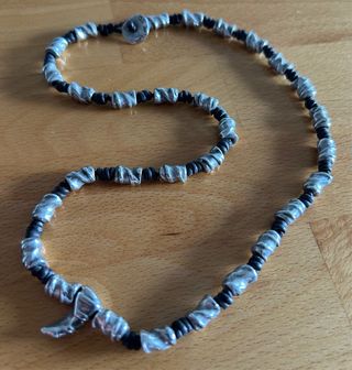 Collar Hombre Uno de 50 Plata y Cuero.