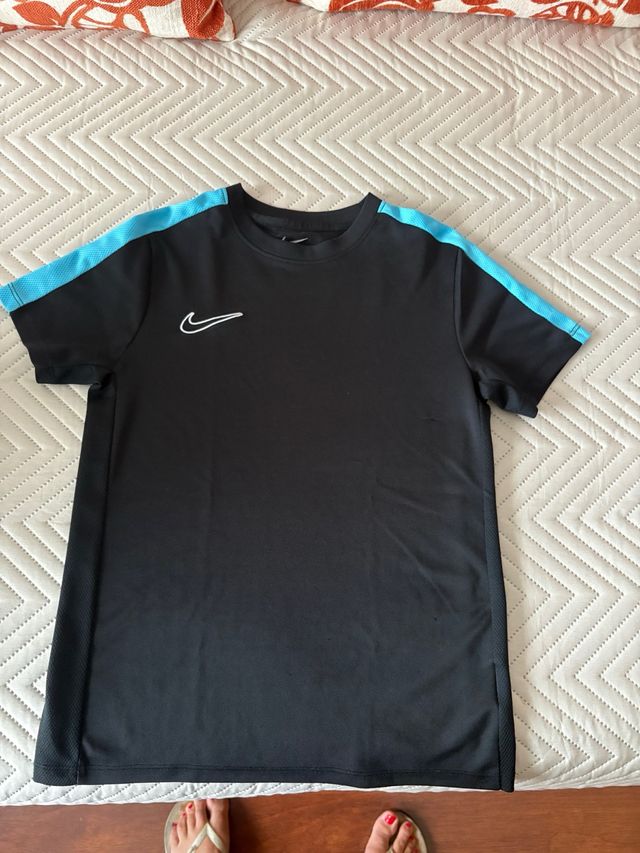Camiseta deportiva Nike negra 10-12 años