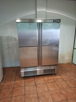 Nevera industrial 4 puertas