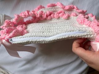Bolso de hombro hecho a Crochet Blanco y Rosa