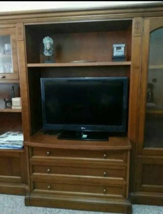 Mueble de salón madera y cristal