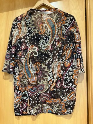 Blusón con pedrería, purpurina y bordados brillant