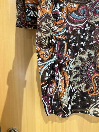 Blusón con pedrería, purpurina y bordados brillant