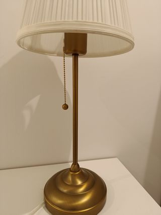 Lámpara de mesa y apliques Ikea