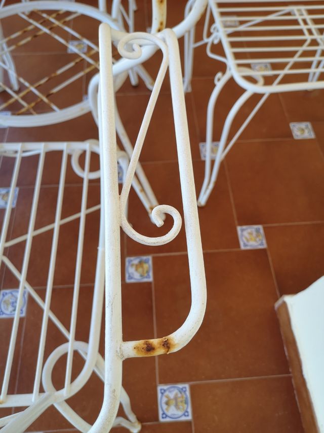 Mesa y 4 sillas hierro forjado.