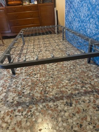 Colchón y somier metálico