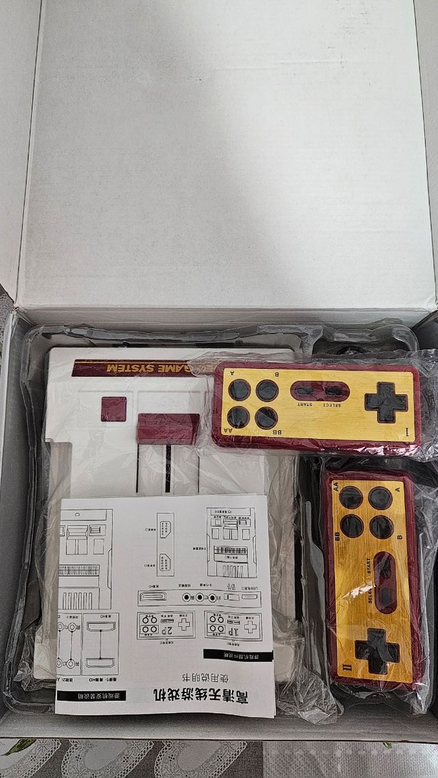 Consola Retro 8Bit Roja y Blanca con 118 Juegos