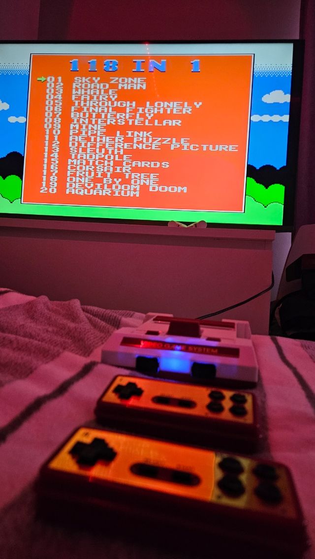 Consola Retro 8Bit Roja y Blanca con 118 Juegos