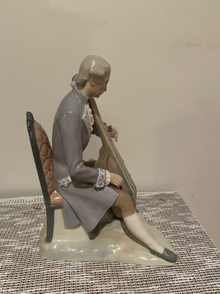 Figura Chelista Lladro descatalogada PP129