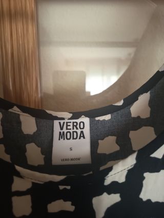 Mono corto Vero Moda negro y beige
