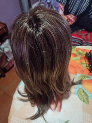 Peluca pelo sintético marrón y mo