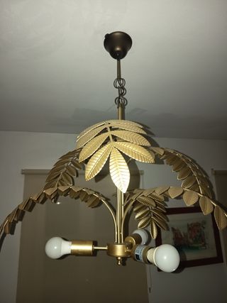 Lámpara de salón dorada