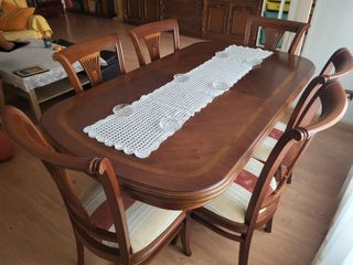 Mesa de comedor de madera + Sillas