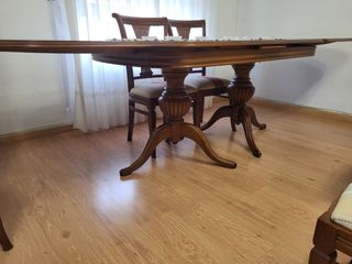 Mesa de comedor de madera + Sillas
