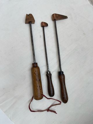 Herramientas de estaño antiguas