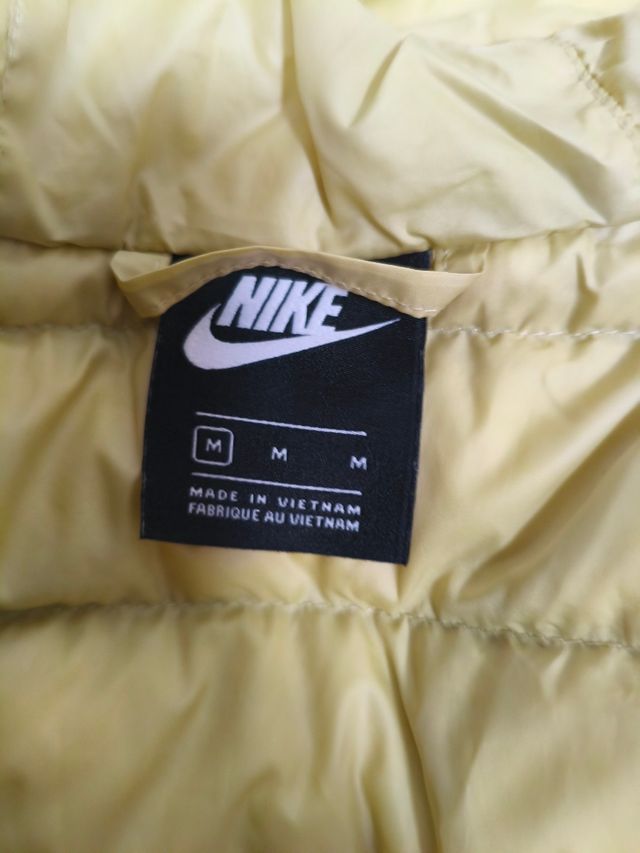 Piumino Nike taglia M
Preciosa