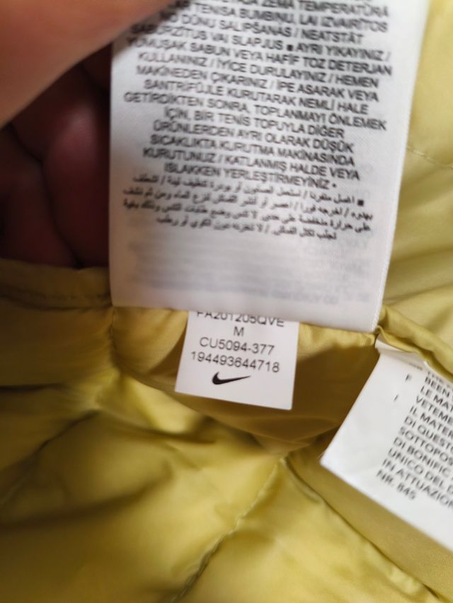 Piumino Nike taglia M
Preciosa