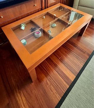 Mesa de centro de madera y cristal