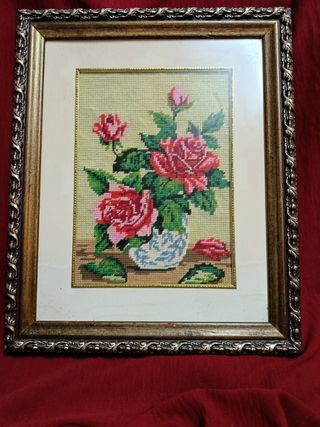 Tapiz de rosas en marco dorado
