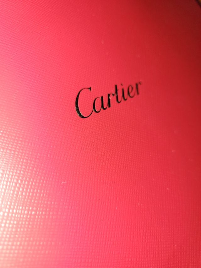 Bolsa Cartier de color rojo vibrante