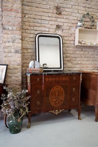 Cómoda Luis XVI transición francesa 