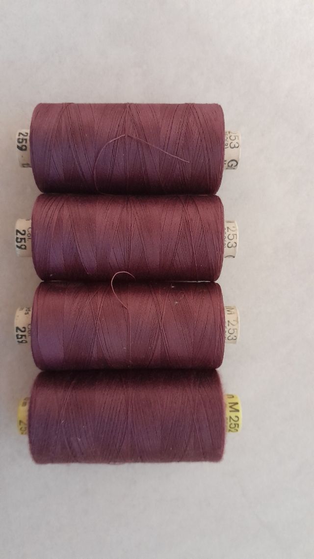 9 bobine di filo per cucito Gütermann