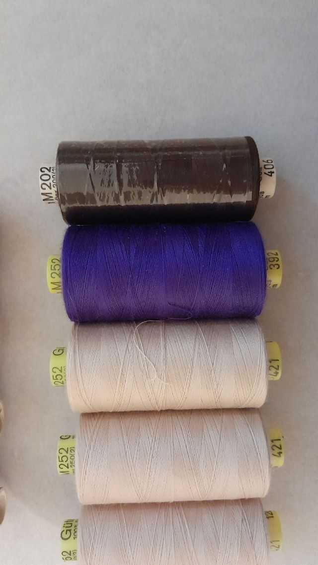 9 bobine di filo per cucito Gütermann