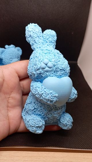 Figuras de ositos y conejo azul