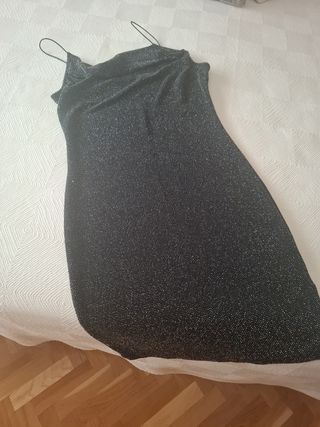 Vestido de fiesta plateado y negro
