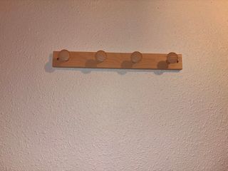 Perchero de madera con 4 ganchos