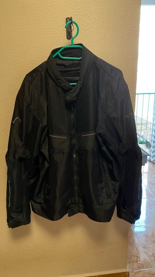 Chaqueta de moto negra talla XL grande