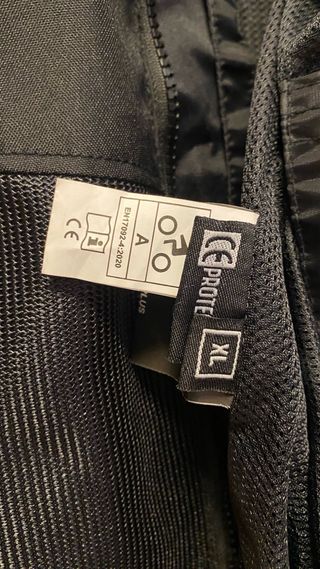 Chaqueta de moto negra talla XL grande