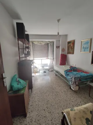 Particular Vende piso en Gandía para reformar.