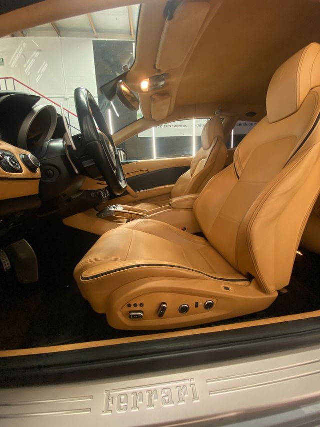 Ferrari FF -