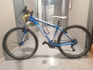 Bicicleta Trek 3.700 + Casco