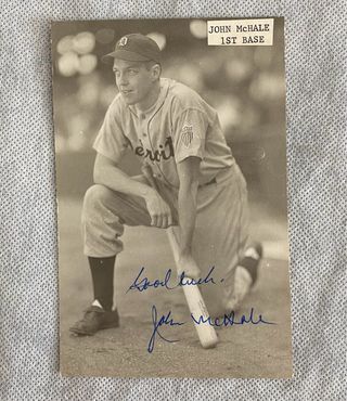 Tarjeta postal firmada por John McHale certificada