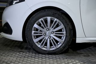 Peugeot 208 5P Signature BlueHDi 73KW 100CV