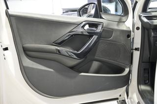 Peugeot 208   5P Signature BlueHDi 73KW 100CV