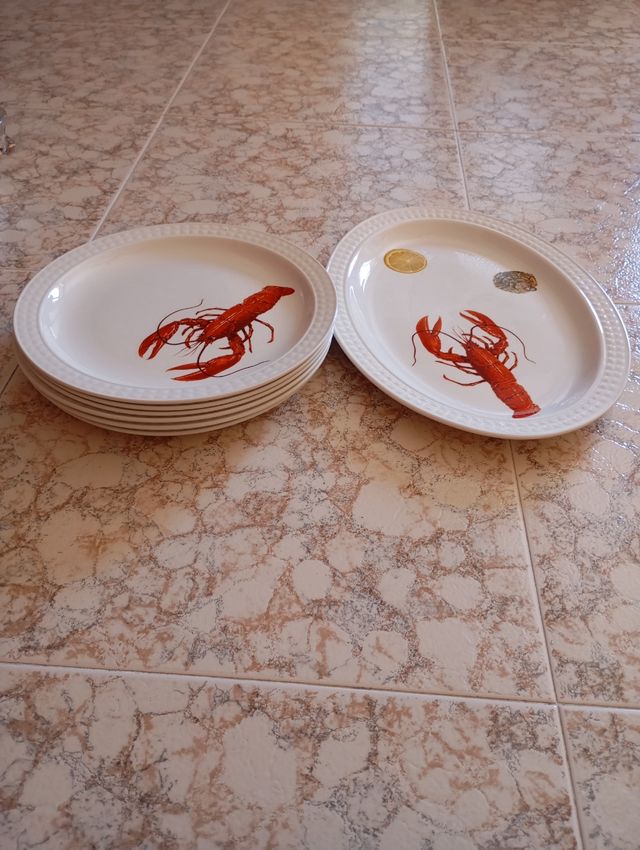 Vajilla de porcelana con langosta, marca Pontesa