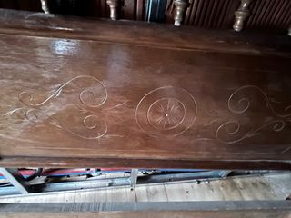 Cabecero de madera antiguo