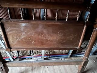 Cabecero de madera antiguo