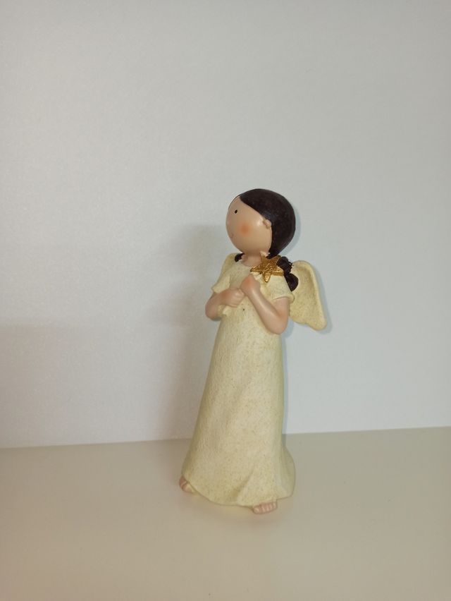 Angelito de cerámica detalle de varita con ⭐