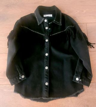 Chaqueta vaquera Zara niña con tachuelas