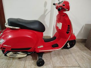 Moto Vespa Roja para Niños