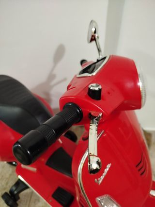 Moto Vespa Roja para Niños